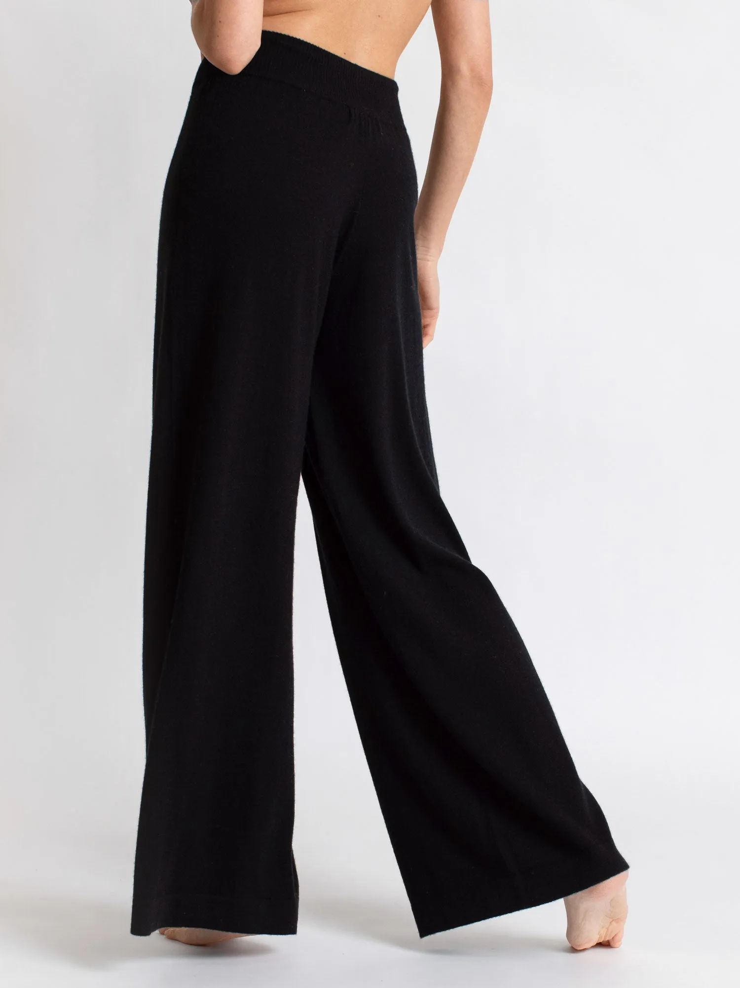 Cashmere pants "Air pants" - black