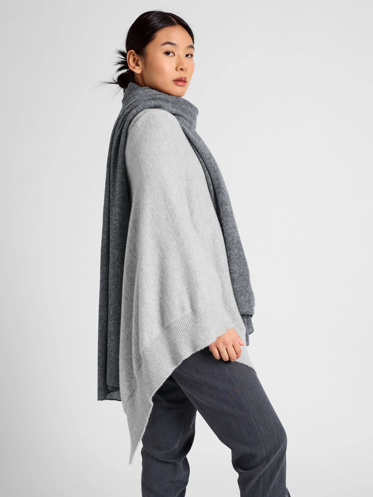 Cashmere poncho "Haddy" - light grey