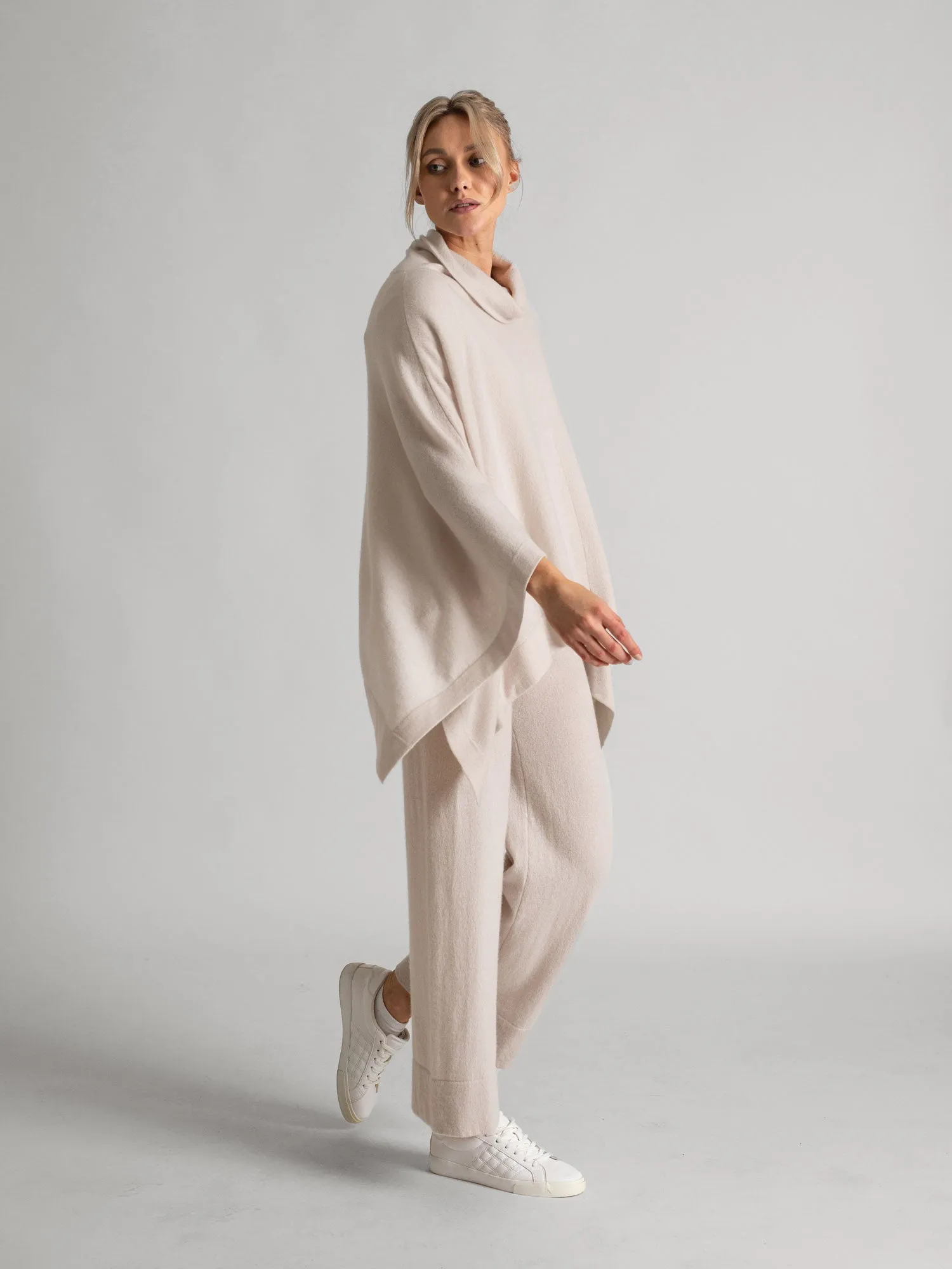 Cashmere poncho "Ylva" - pearl