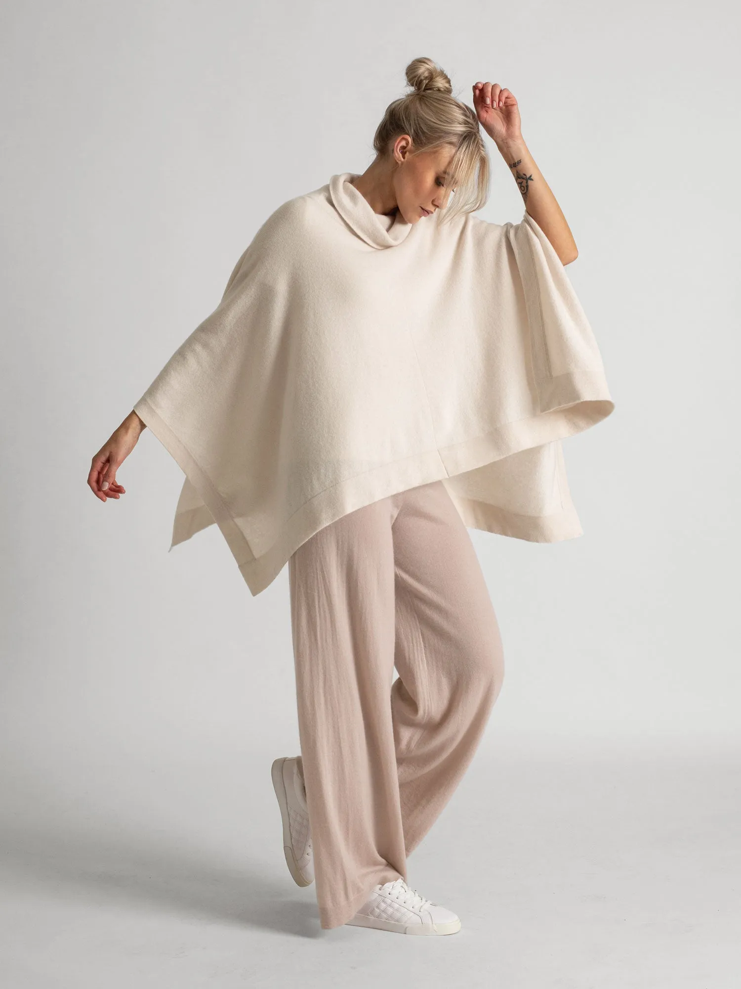 Cashmere poncho "Ylva" - pearl