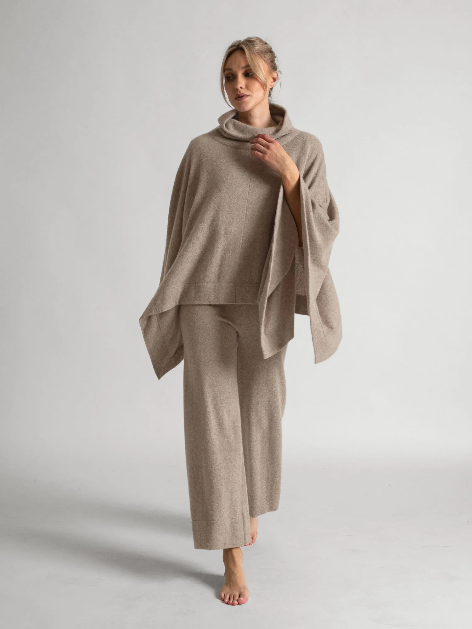 Cashmere poncho "Ylva" - toast