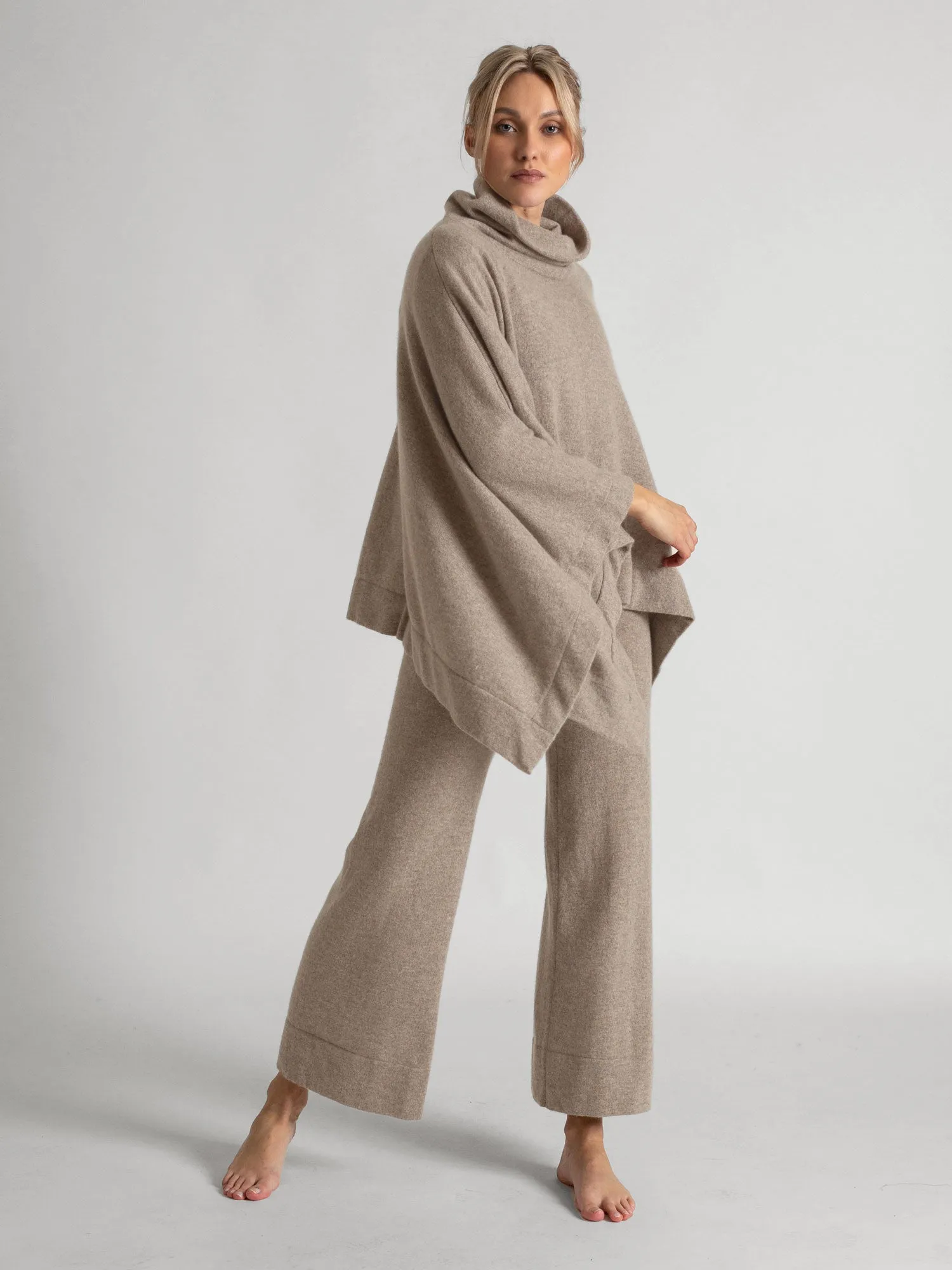 Cashmere poncho "Ylva" - toast