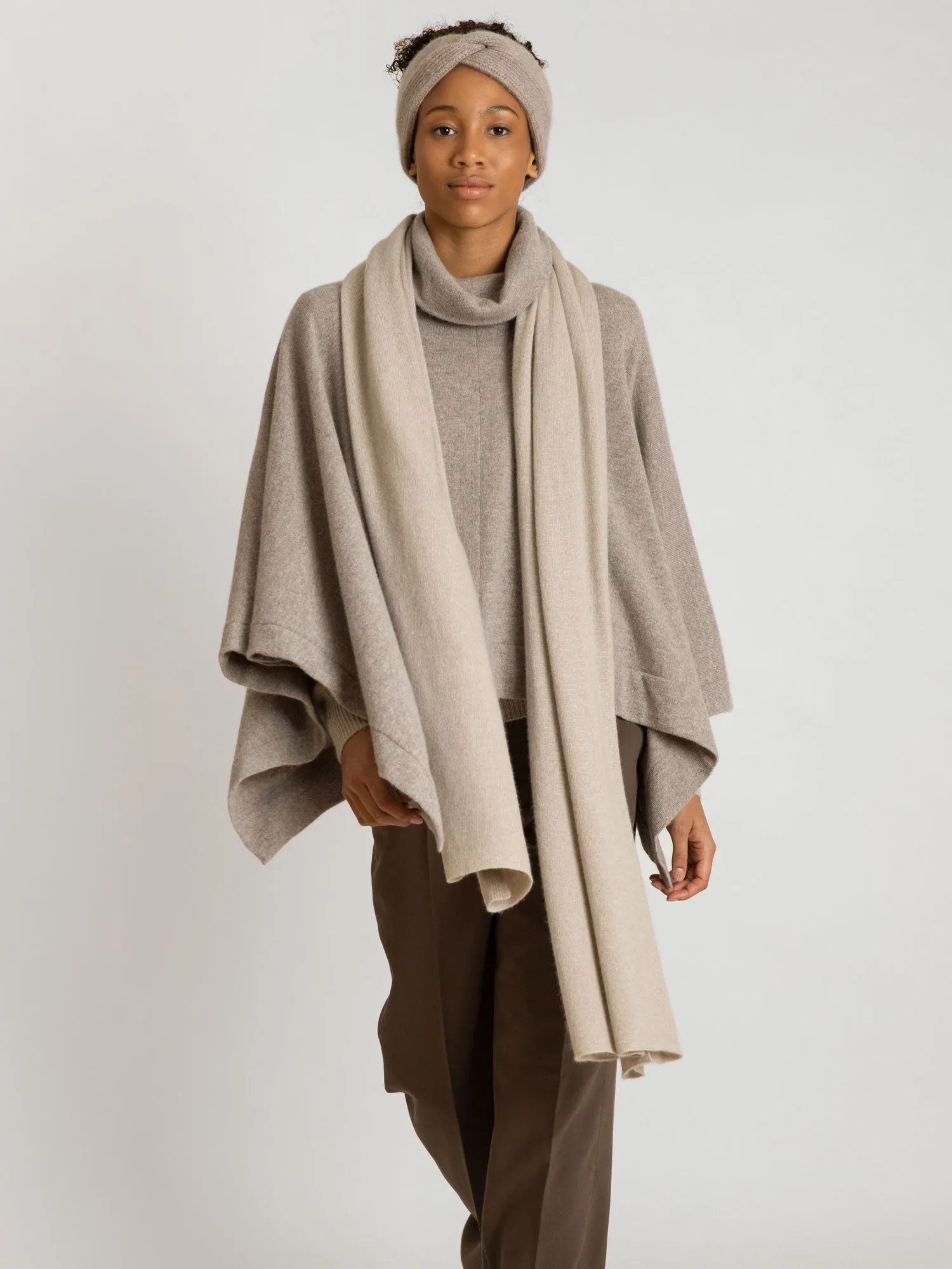 Cashmere poncho "Ylva" - toast