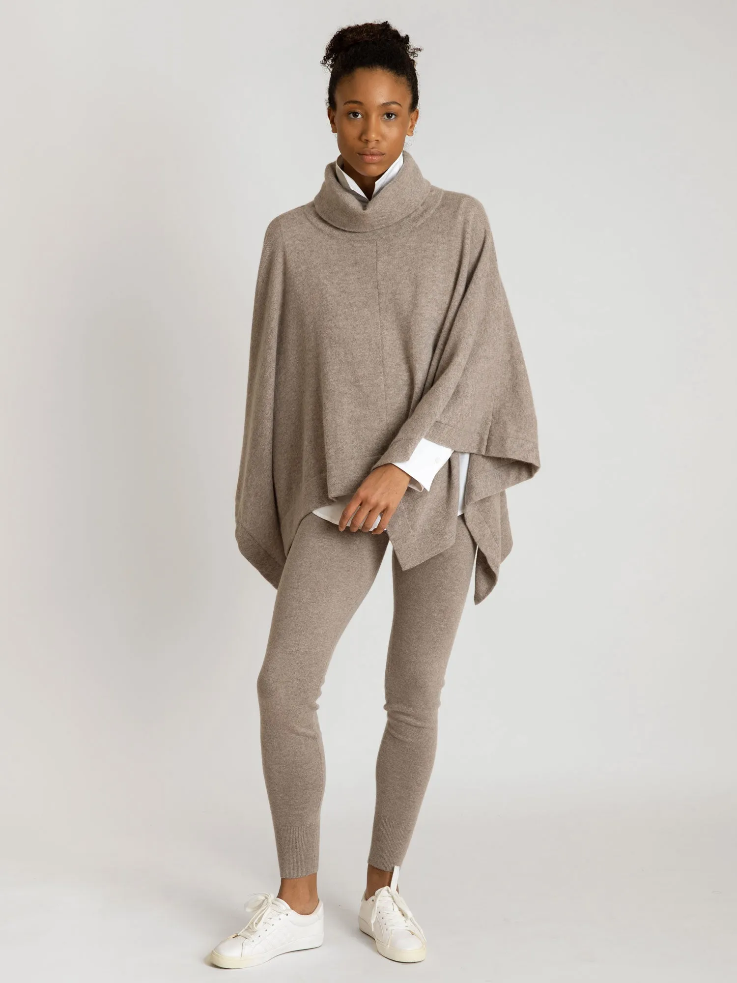 Cashmere poncho "Ylva" - toast