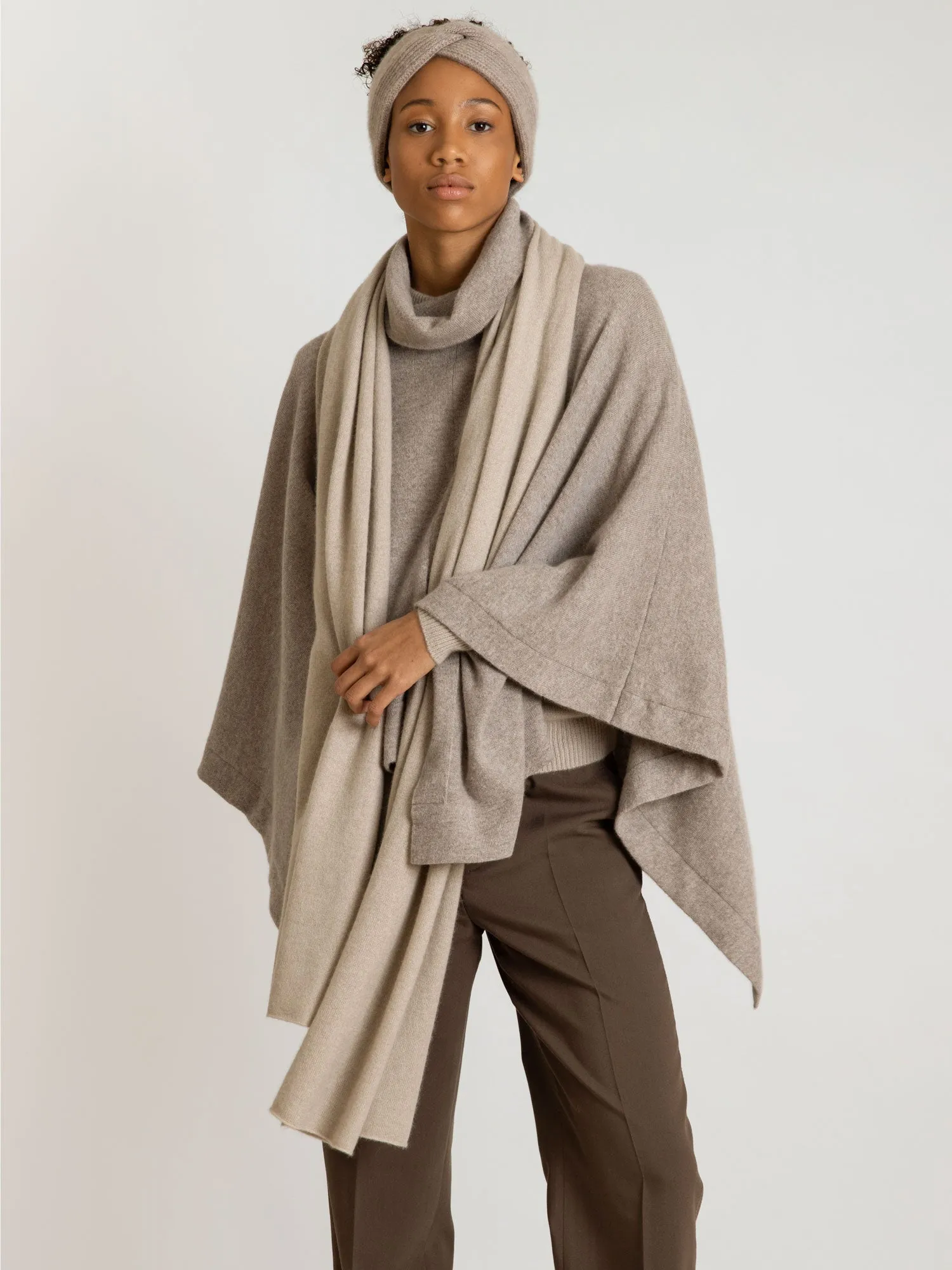 Cashmere poncho "Ylva" - toast