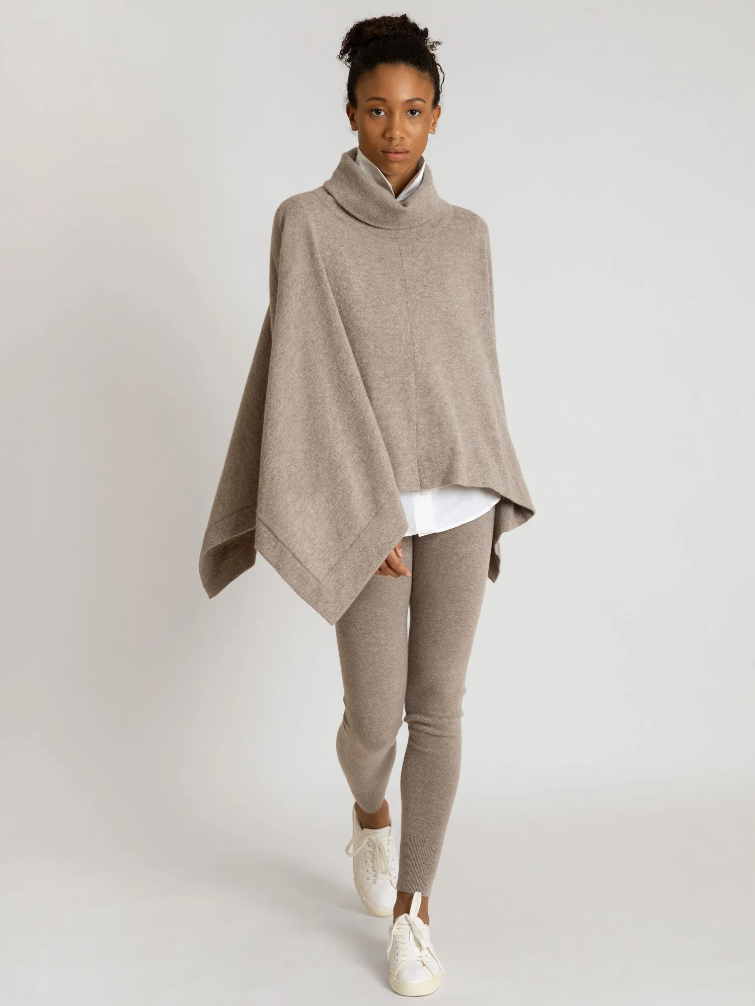 Cashmere poncho "Ylva" - toast