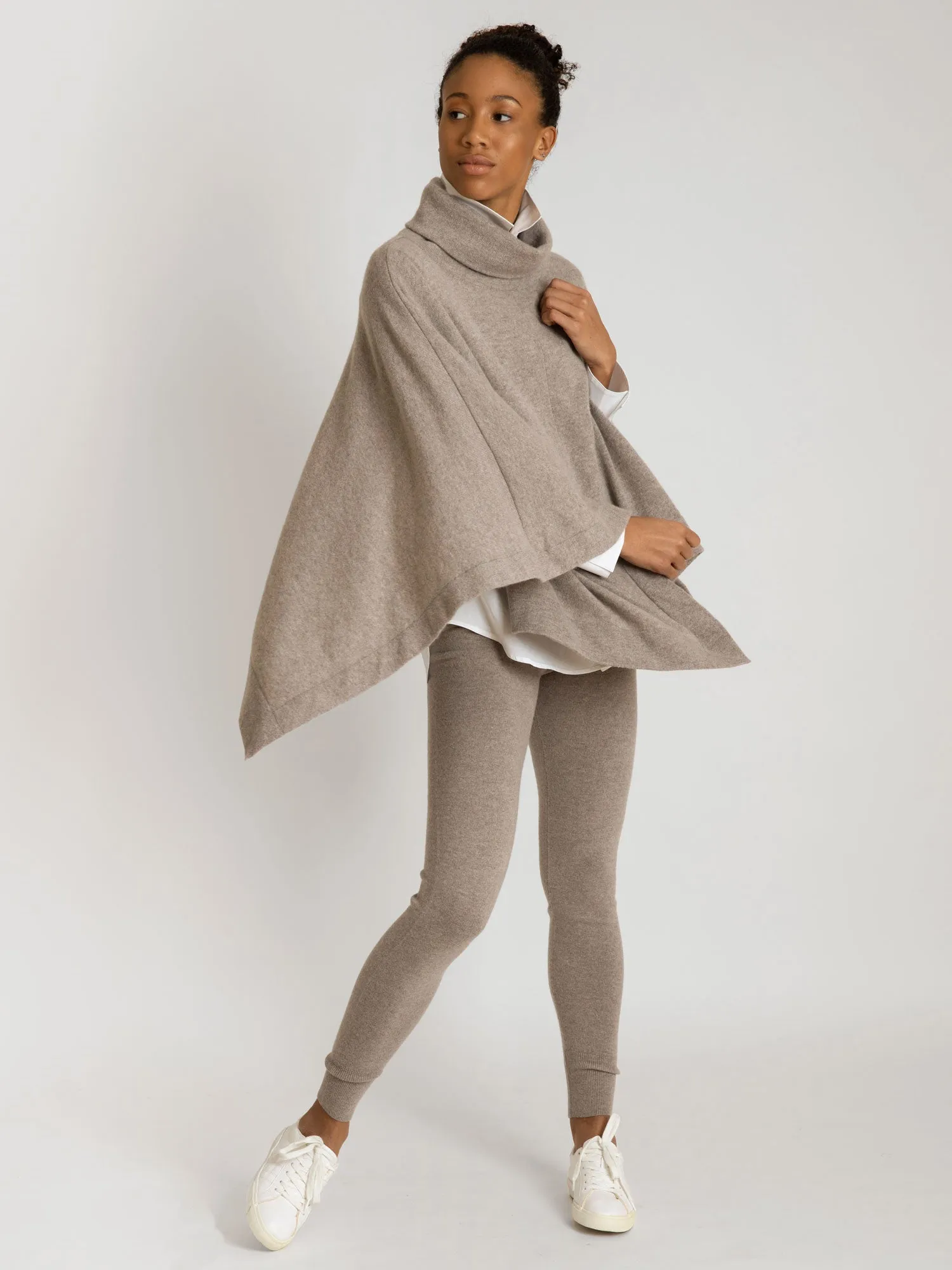 Cashmere poncho "Ylva" - toast