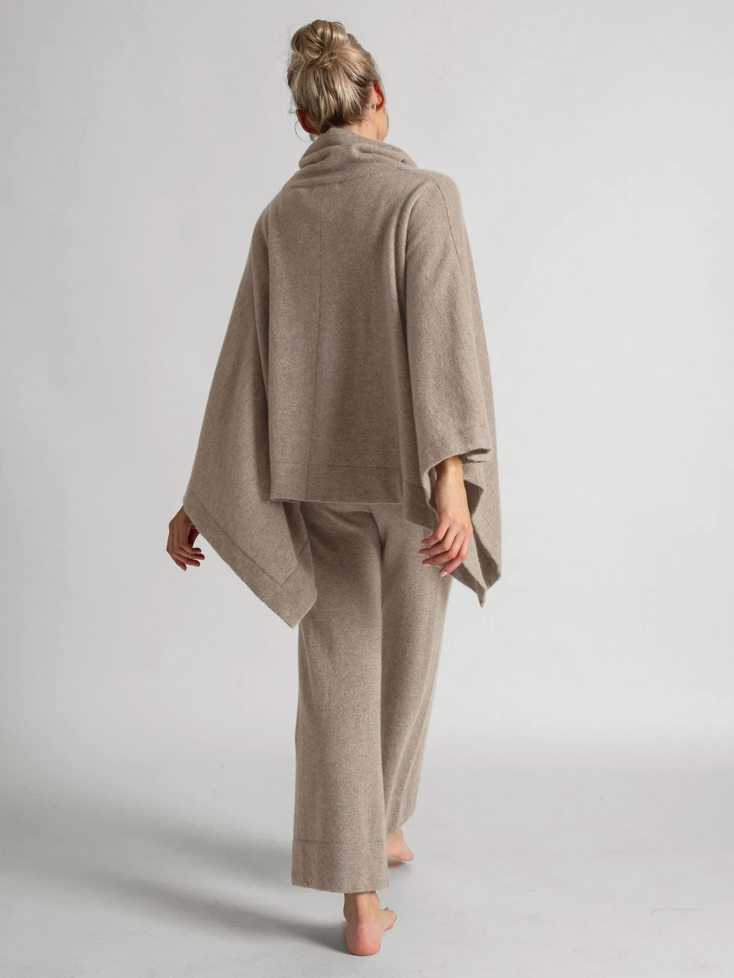 Cashmere poncho "Ylva" - toast