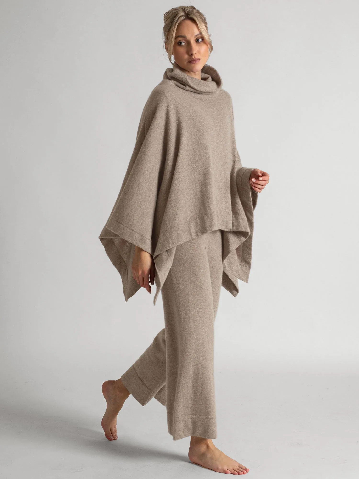 Cashmere poncho "Ylva" - toast