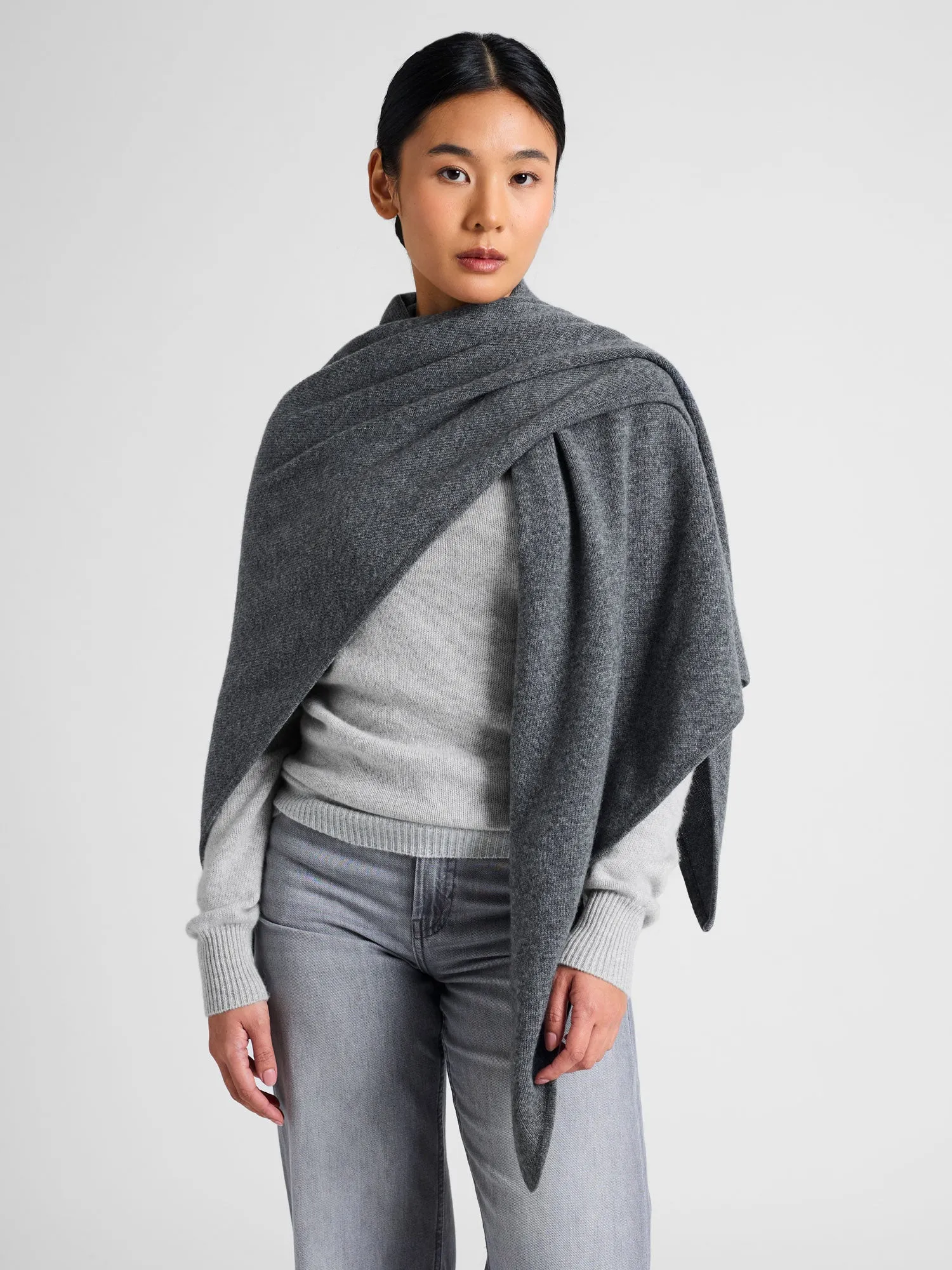 Cashmere scarf "Triangle" - dark grey