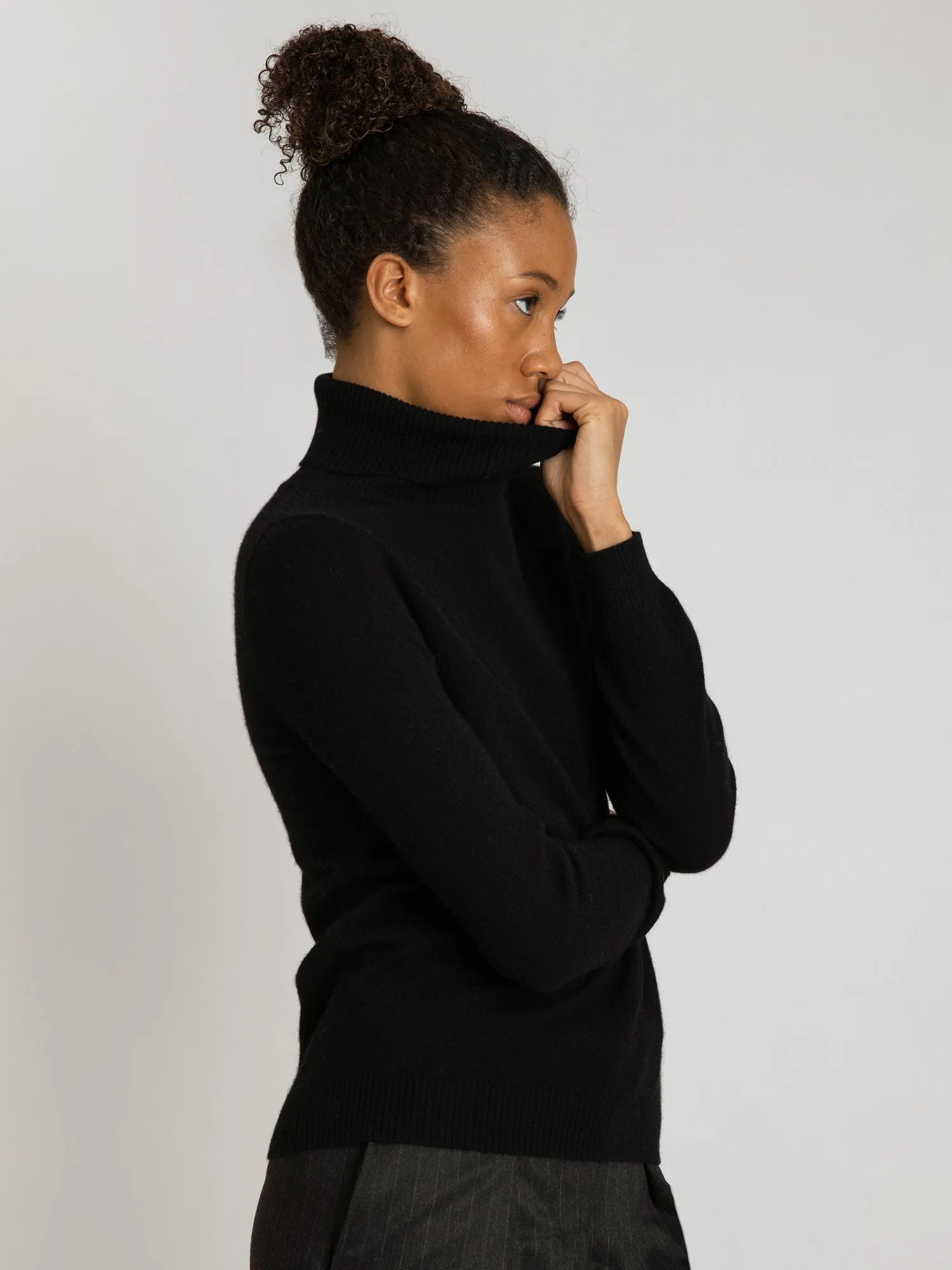 Cashmere sweater "Hedda" - black