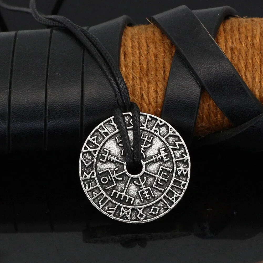 Collier runique Vegvisir