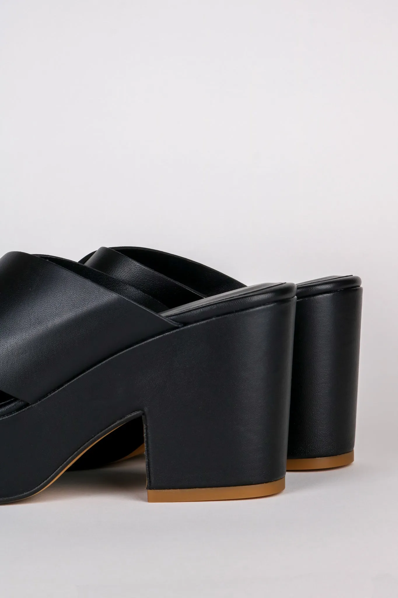 DAME HEELED PLATFORM