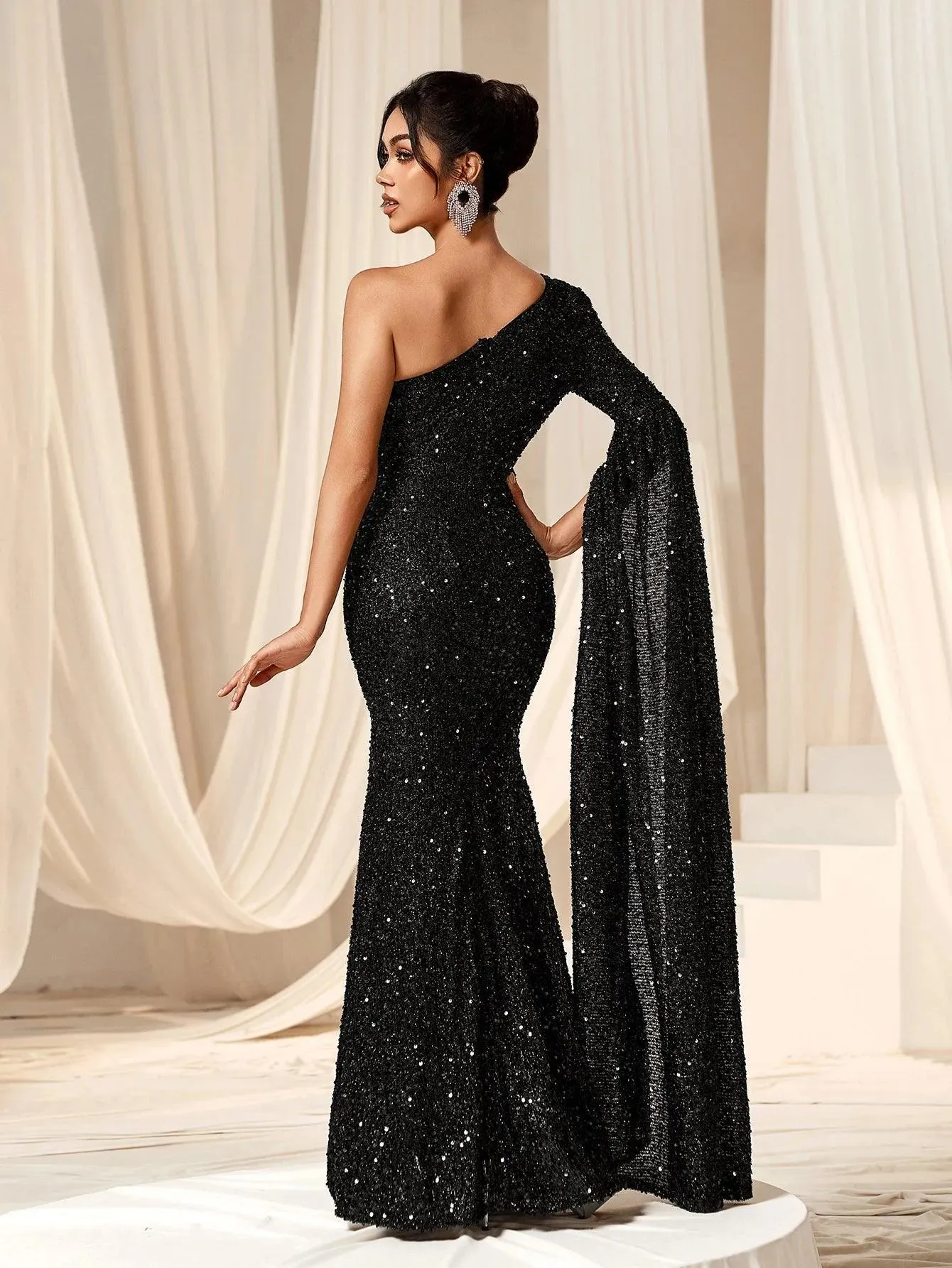 Elegant One Shoulder Long Sleeve Slit Sequin Dress